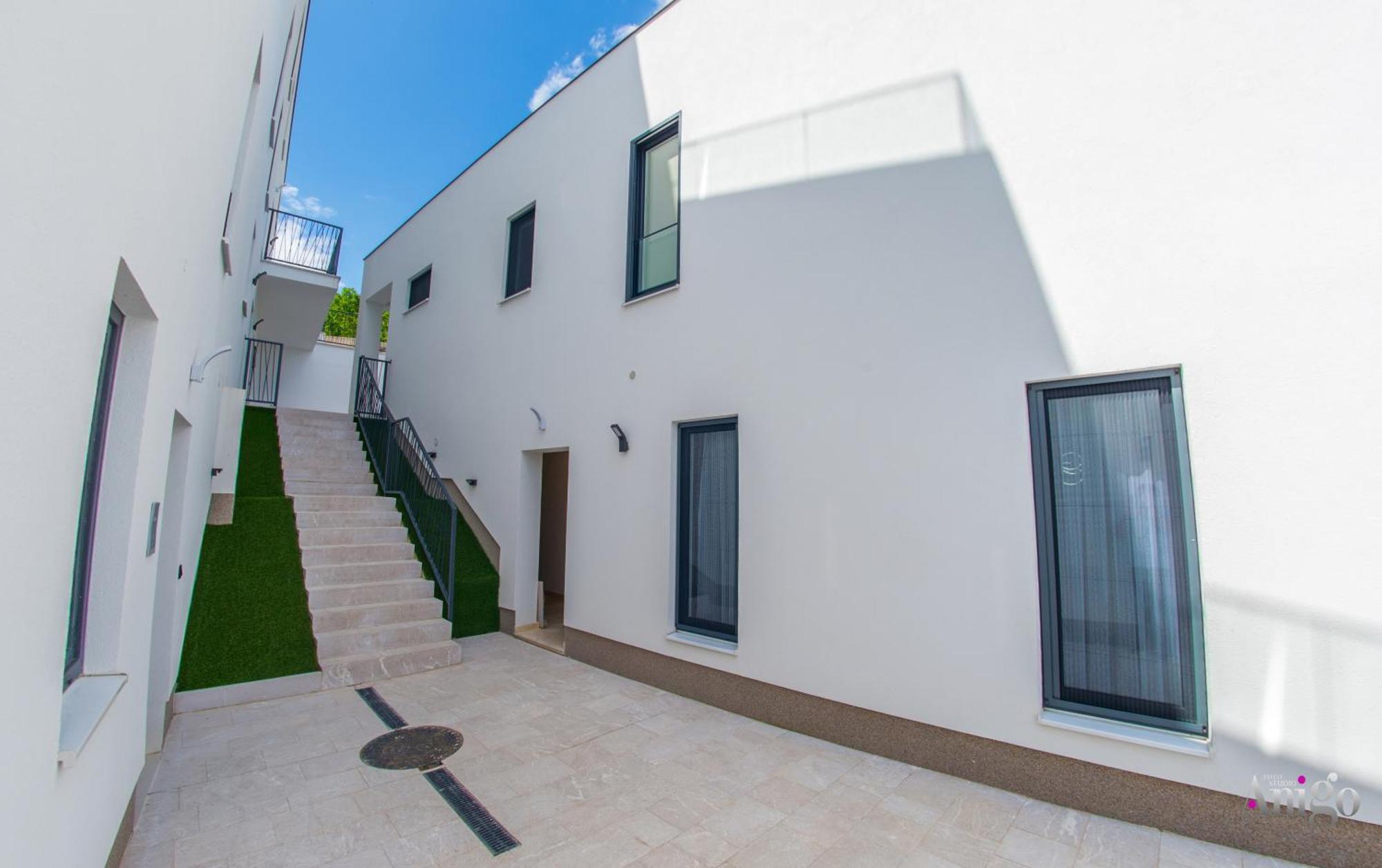 Royal Terrace Apartments コニツ エクステリア 写真